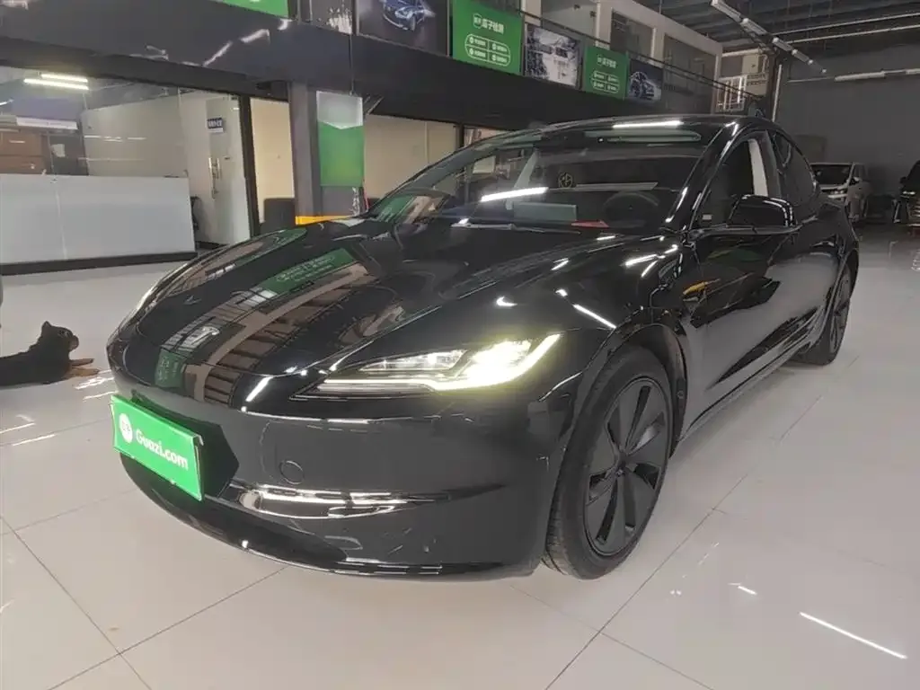 Tesla Model 3 — фото 1
