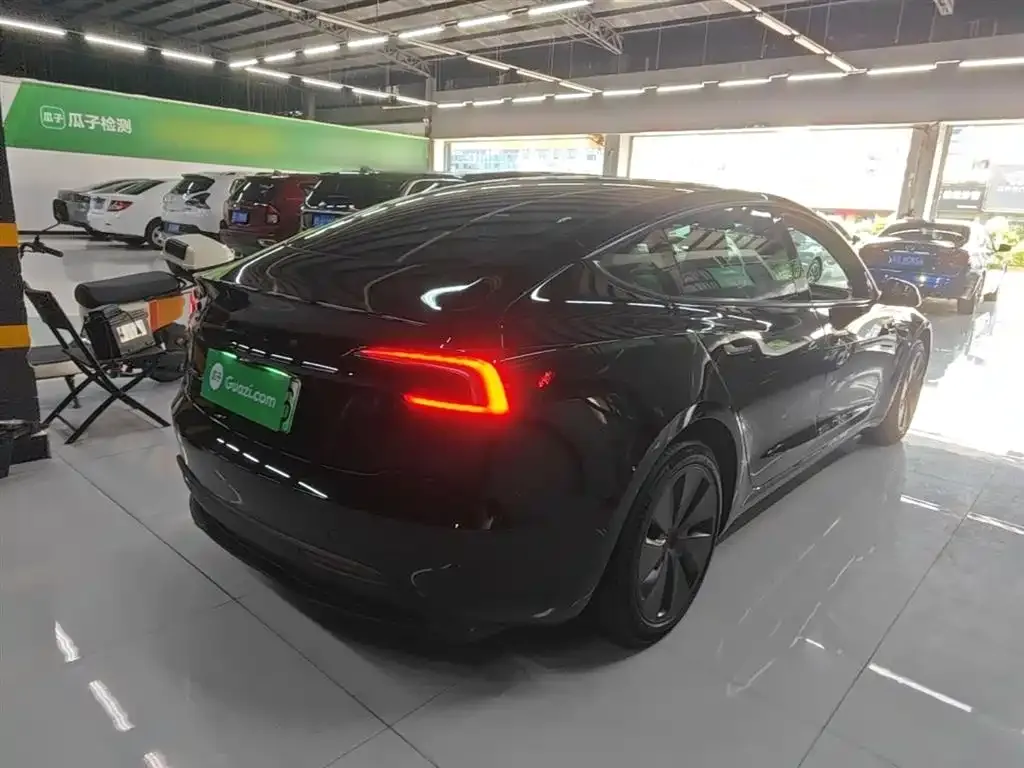 Tesla Model 3 — фото 10