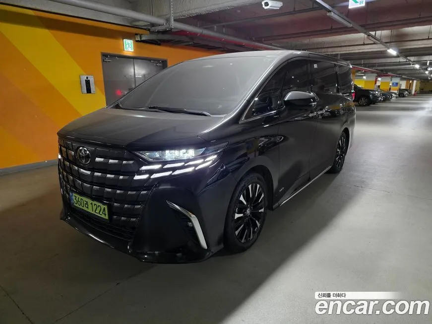 Toyota Alphard — фото 1