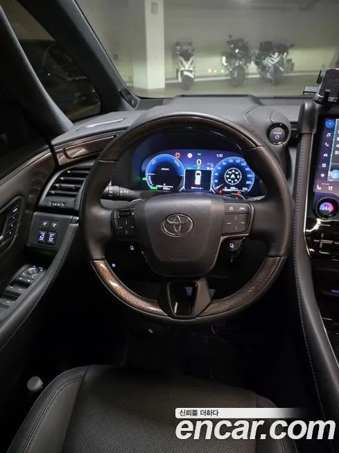 Toyota Alphard — фото 3