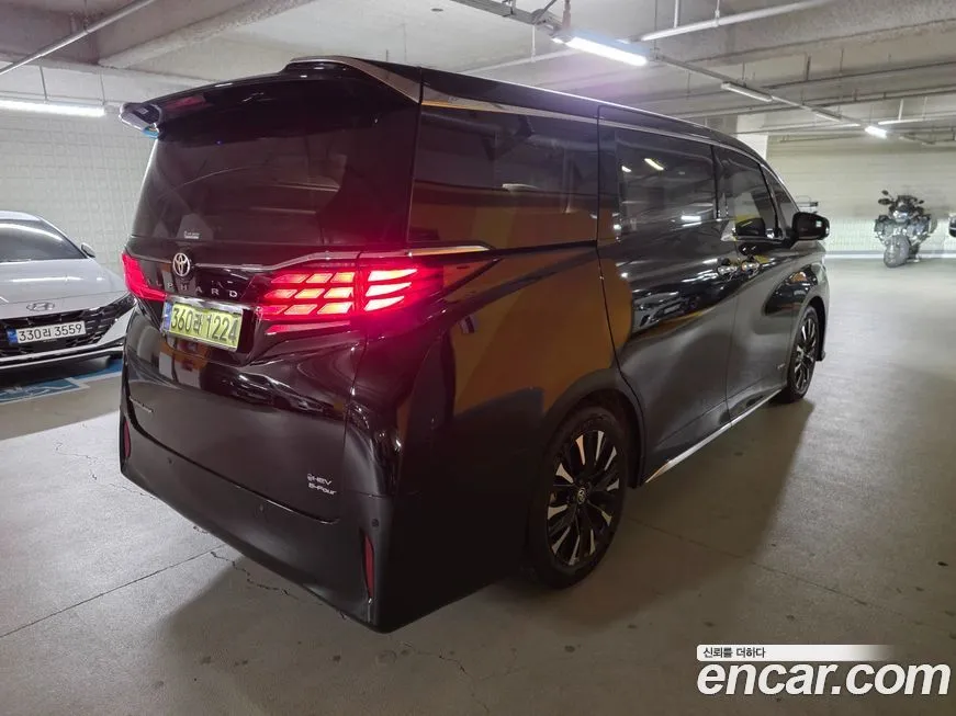 Toyota Alphard — фото 10