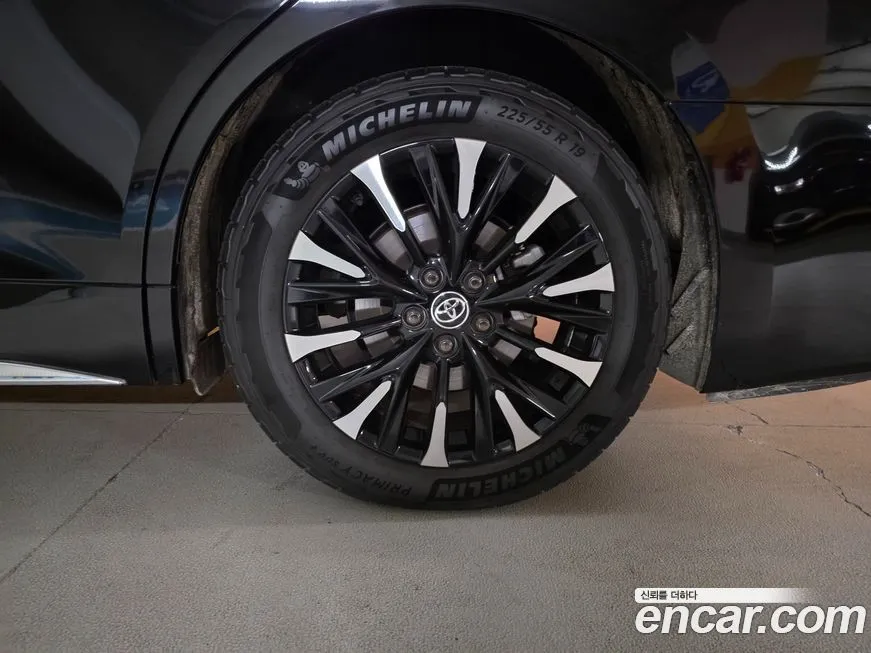 Toyota Alphard — фото 8