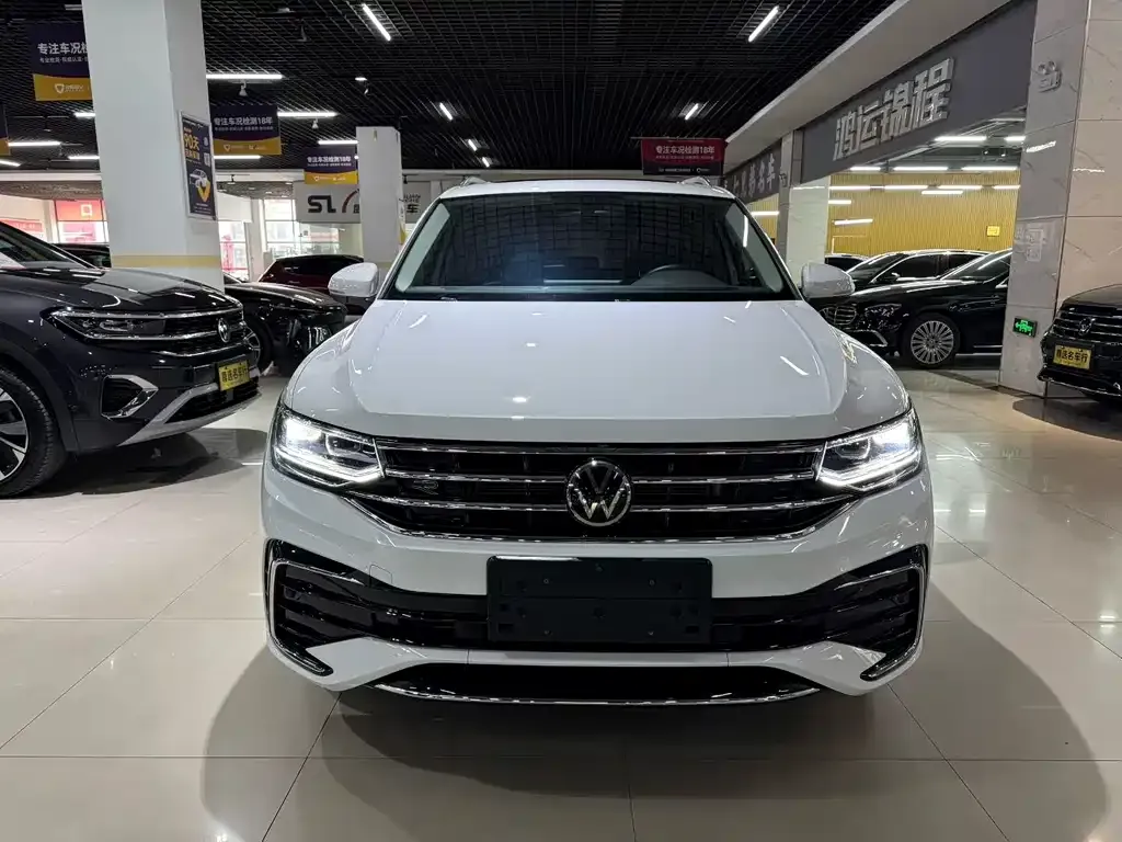 Volkswagen Tiguan L — фото 2