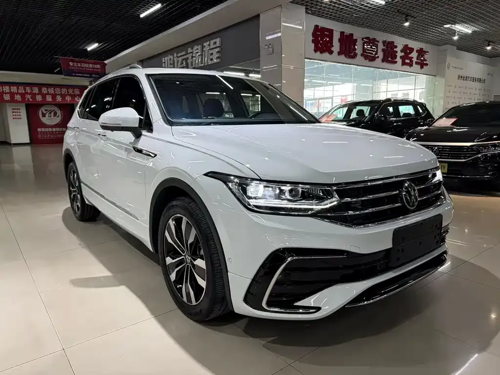 Volkswagen Tiguan L — фото 9