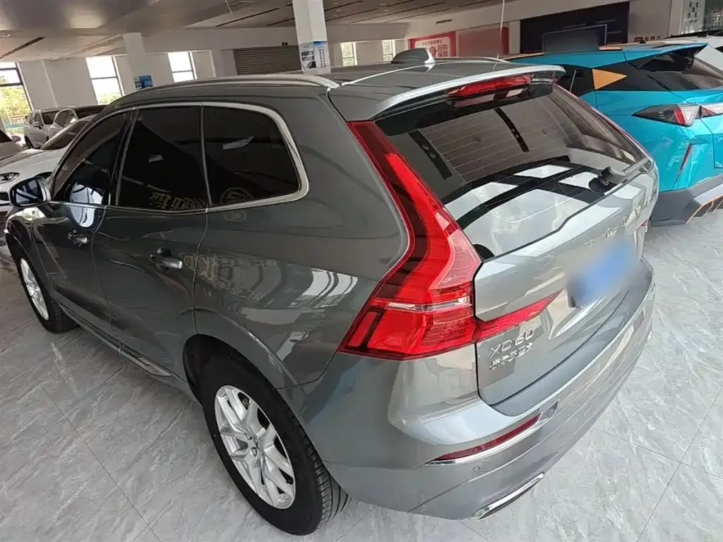 Volvo XC60 — фото 7