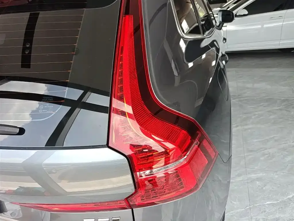 Volvo XC60 — фото 2