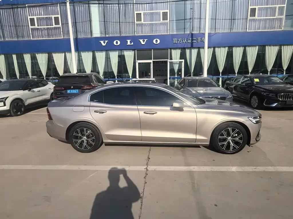Volvo S60 2023 из CN, фото 6