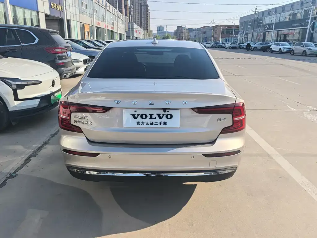 Volvo S60 2023 из CN, фото 5