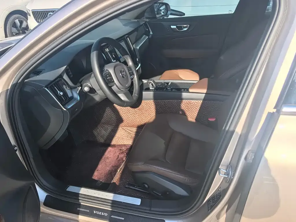 Volvo S60 2023 из CN, фото 8