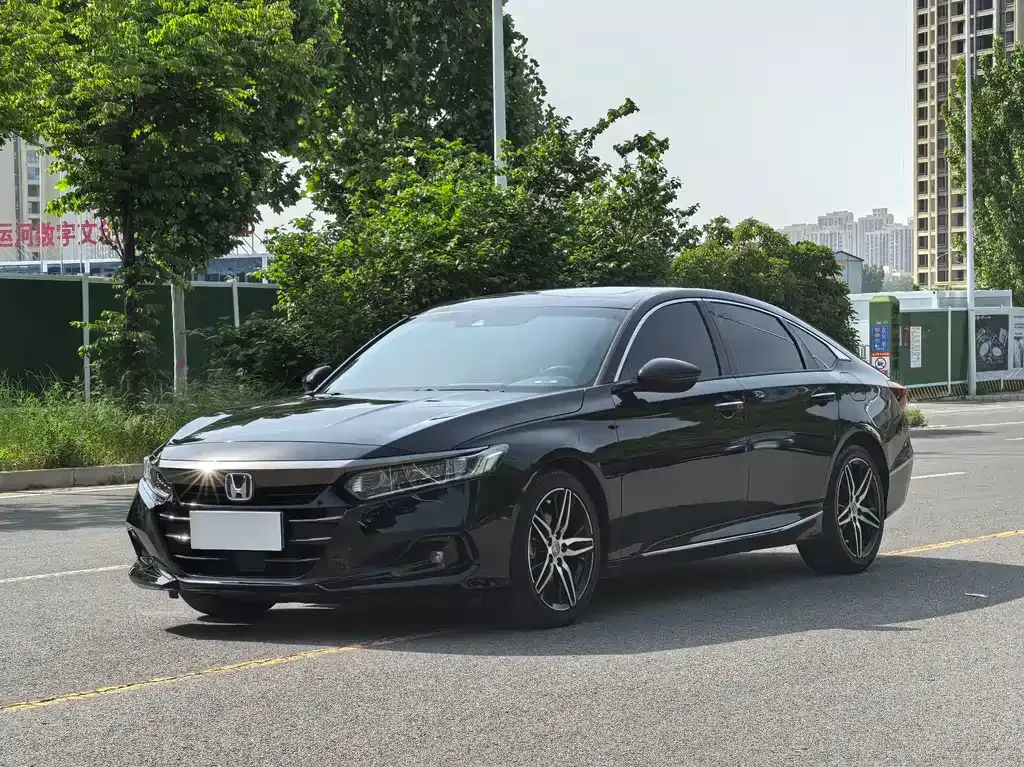 Honda Accord — фото 1