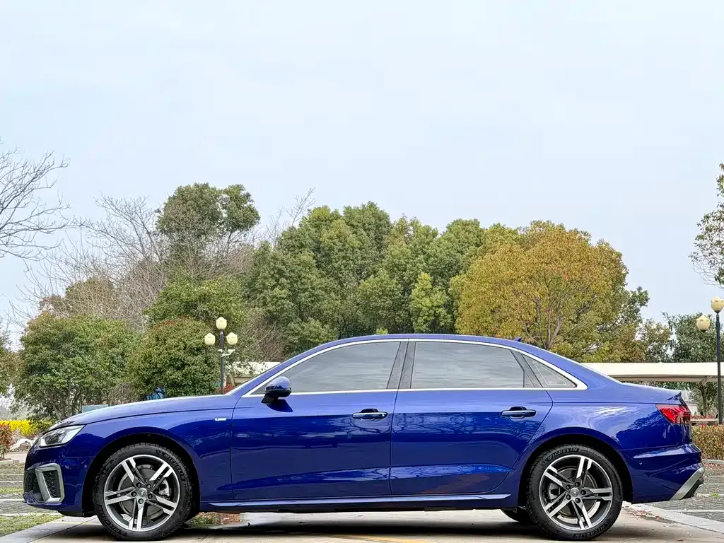 Audi A4L 2022 из CN, фото 8