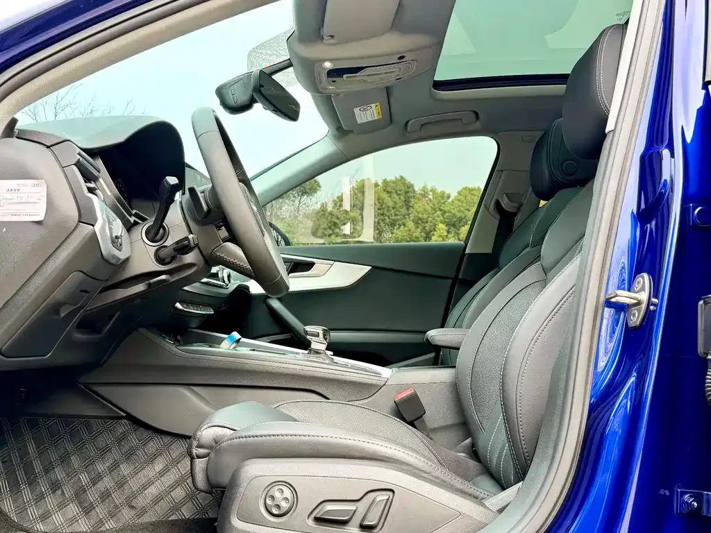 Audi A4L 2022 из CN, фото 5
