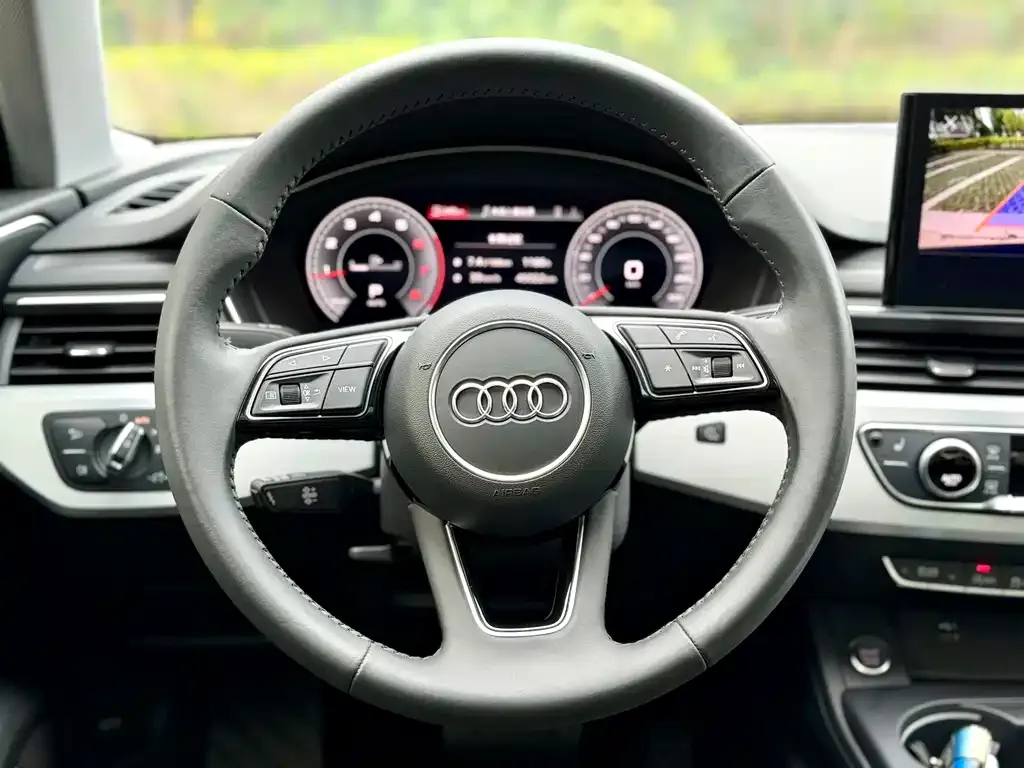 Audi A4L 2022 из CN, фото 2