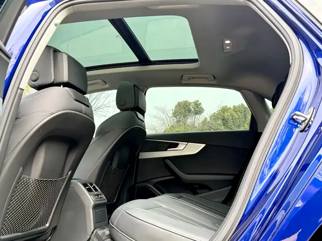 Audi A4L 2022 из CN, фото 7