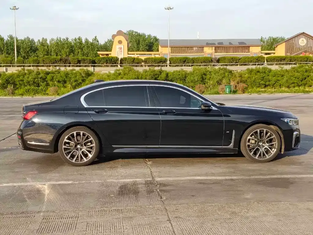 BMW 7 Series 2022 из CN, фото 10