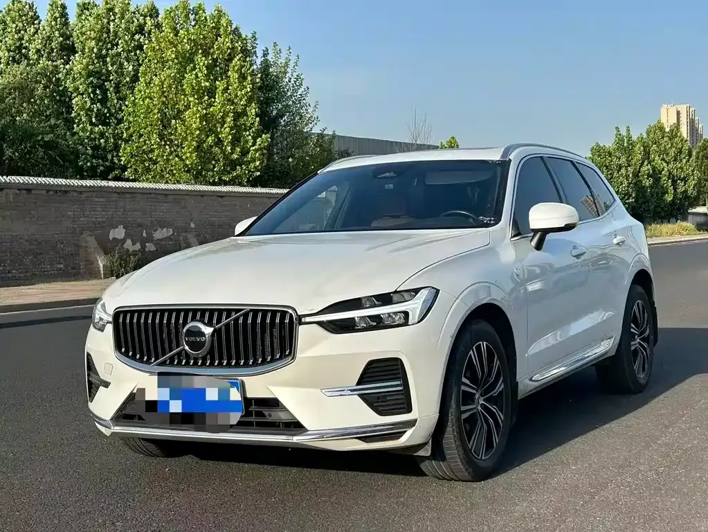Volvo XC60 — фото 1