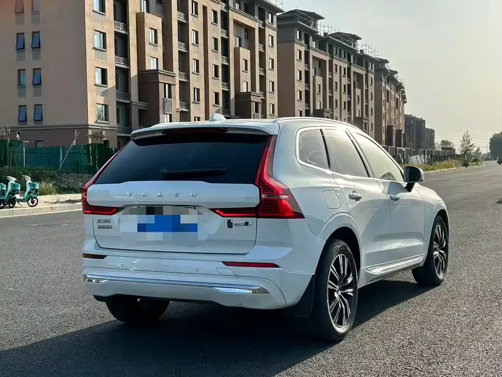 Volvo XC60 — фото 10