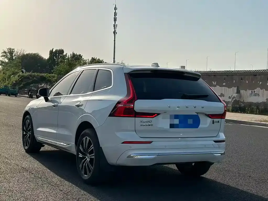 Volvo XC60 — фото 9
