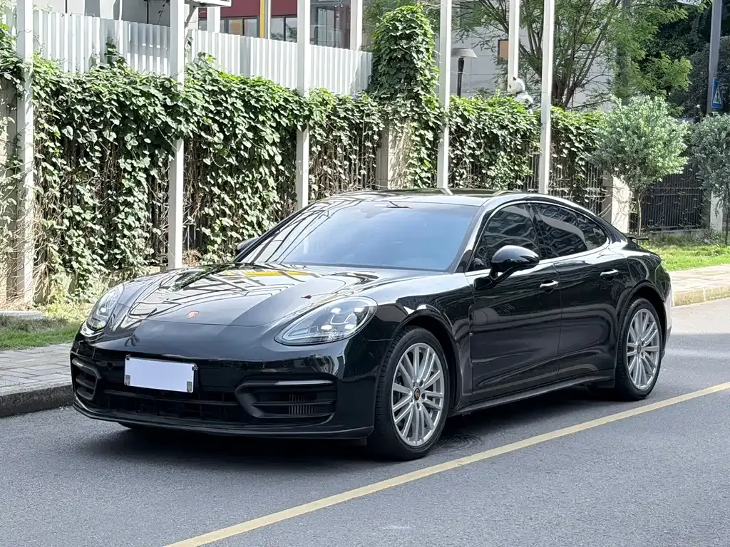 Porsche Panamera — фото 1