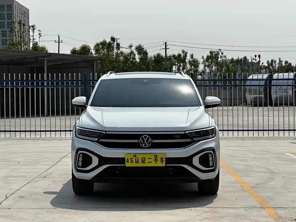 Volkswagen T-Roc — фото 6
