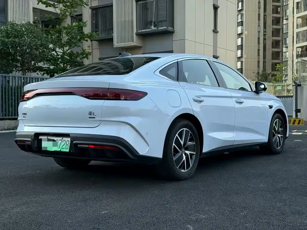 BYD Qin L — фото 9