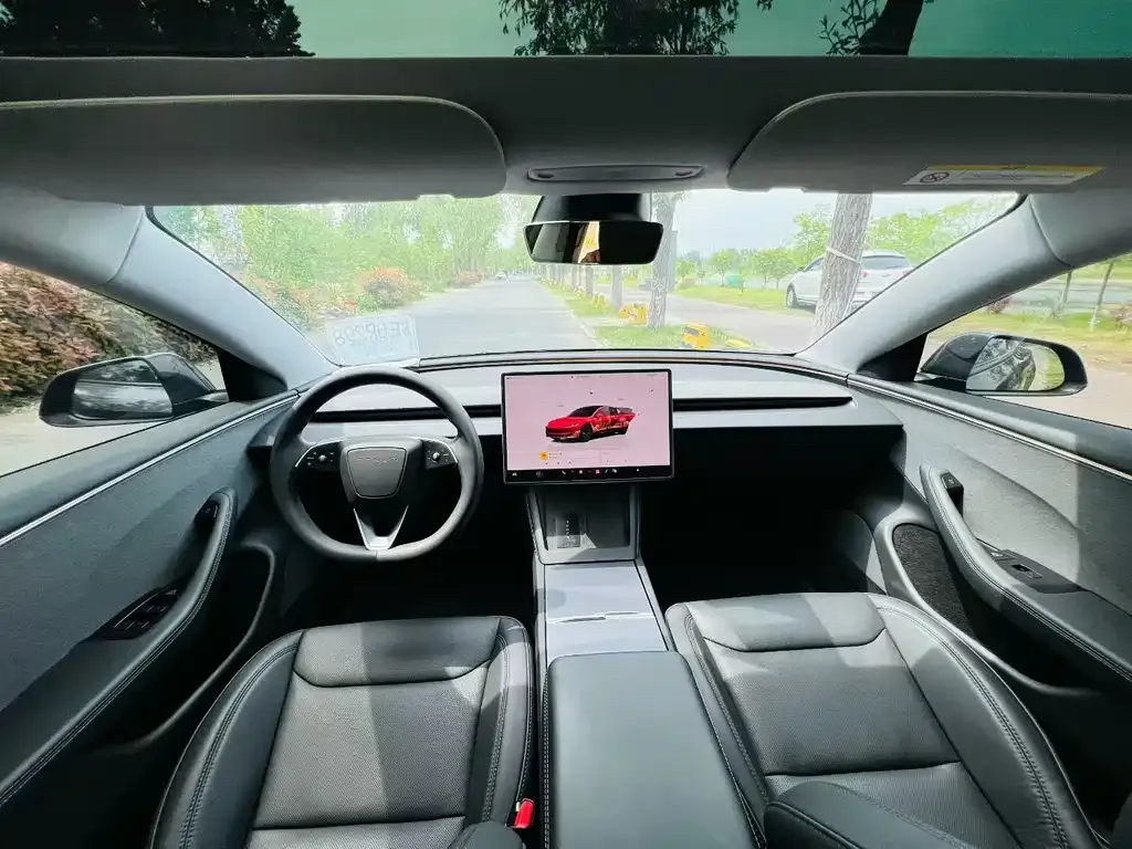 Tesla Model 3 — фото 4