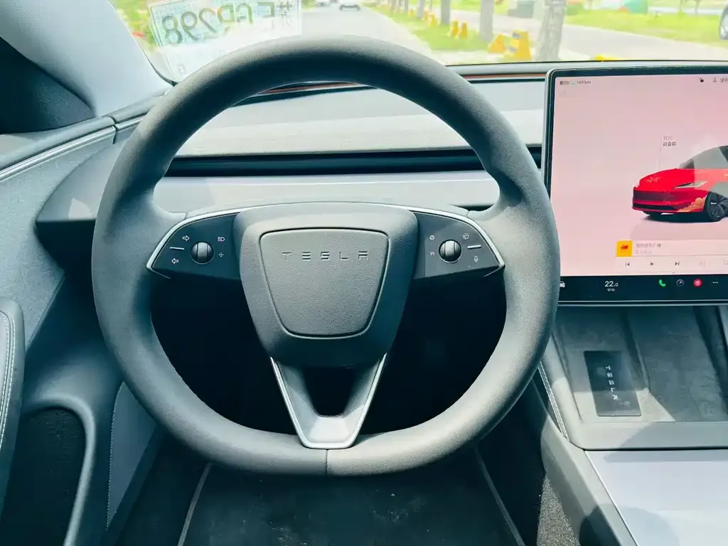 Tesla Model 3 — фото 3