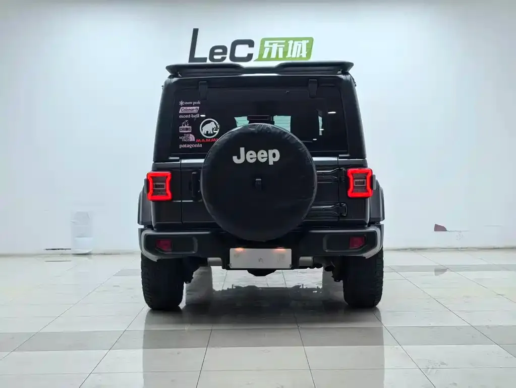 Jeep Wrangler — фото 2