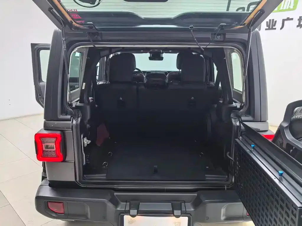 Jeep Wrangler — фото 4