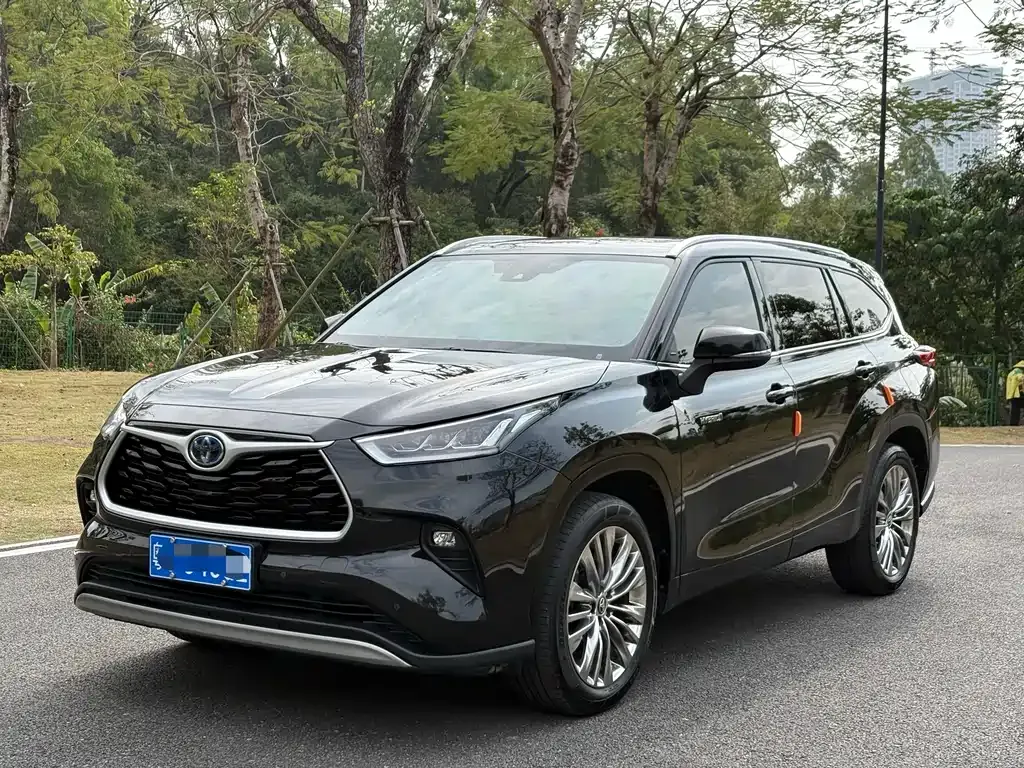 Toyota Highlander — фото 1