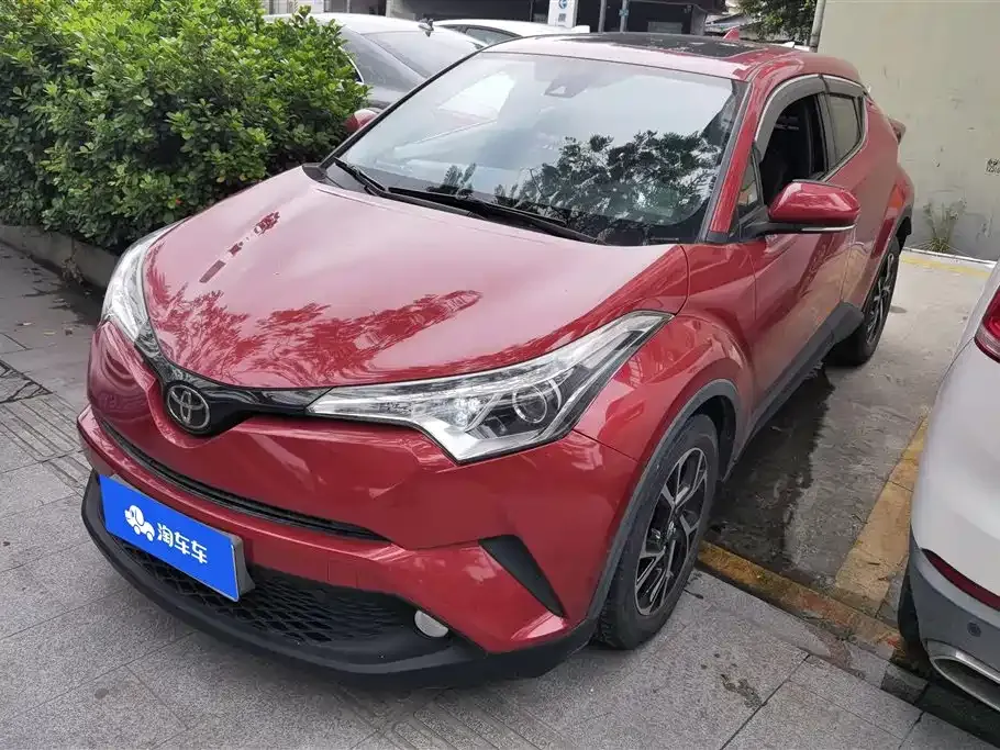 Toyota C-HR — фото 1
