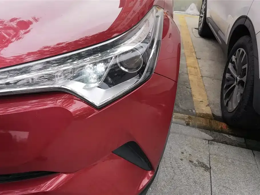 Toyota C-HR — фото 10