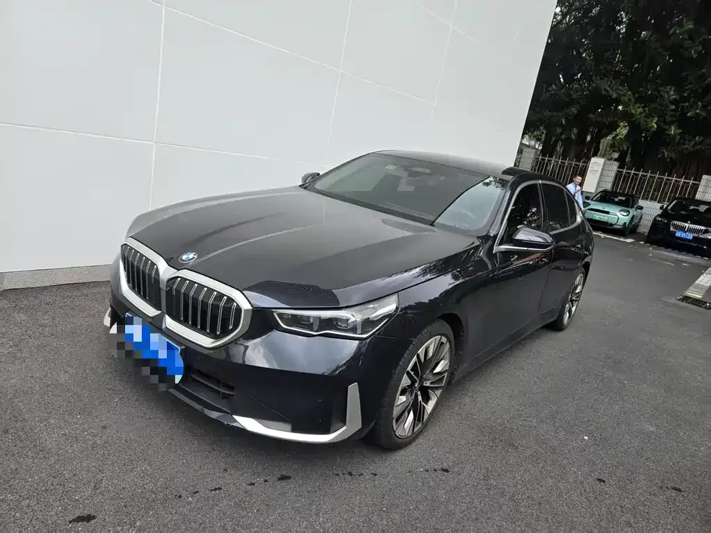 BMW 5 Series — фото 1