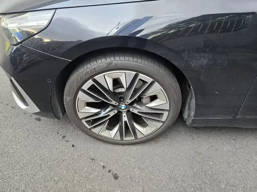 BMW 5 Series — фото 10