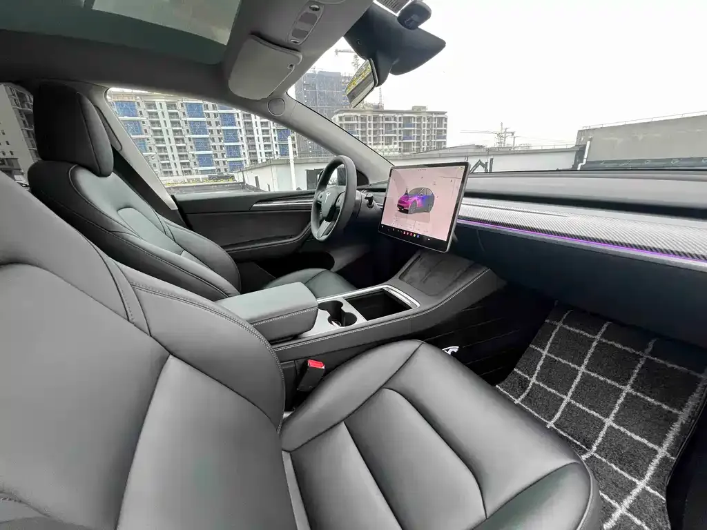 Tesla Model Y — фото 10