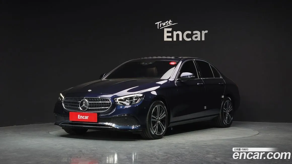 Mercedes-Benz E-Class — фото 1