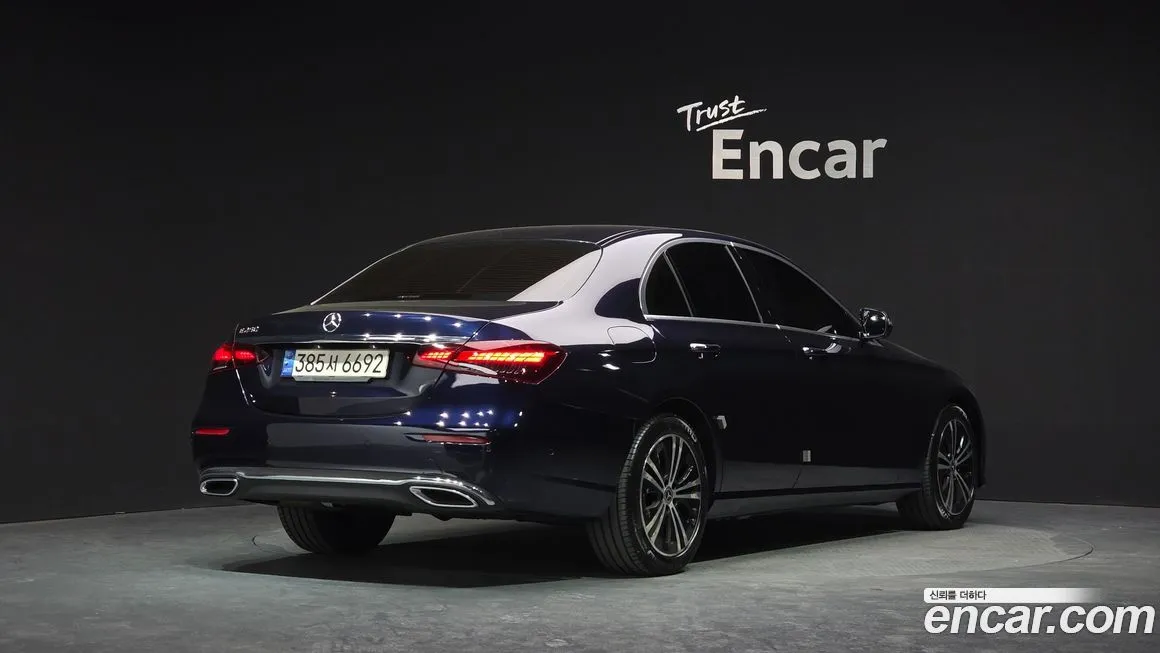 Mercedes-Benz E-Class — фото 5