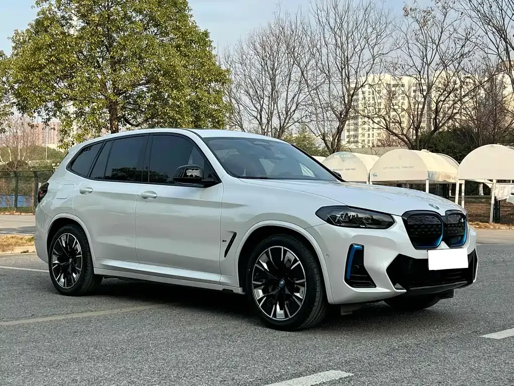 BMW iX3 — фото 7