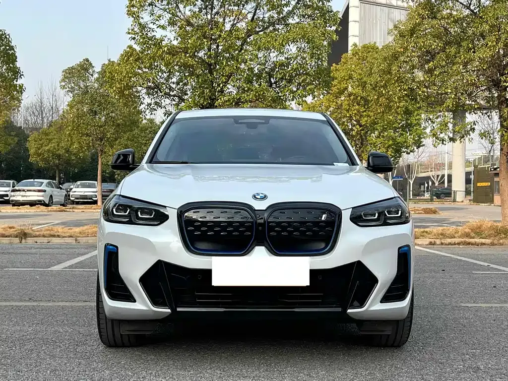 BMW iX3 — фото 9