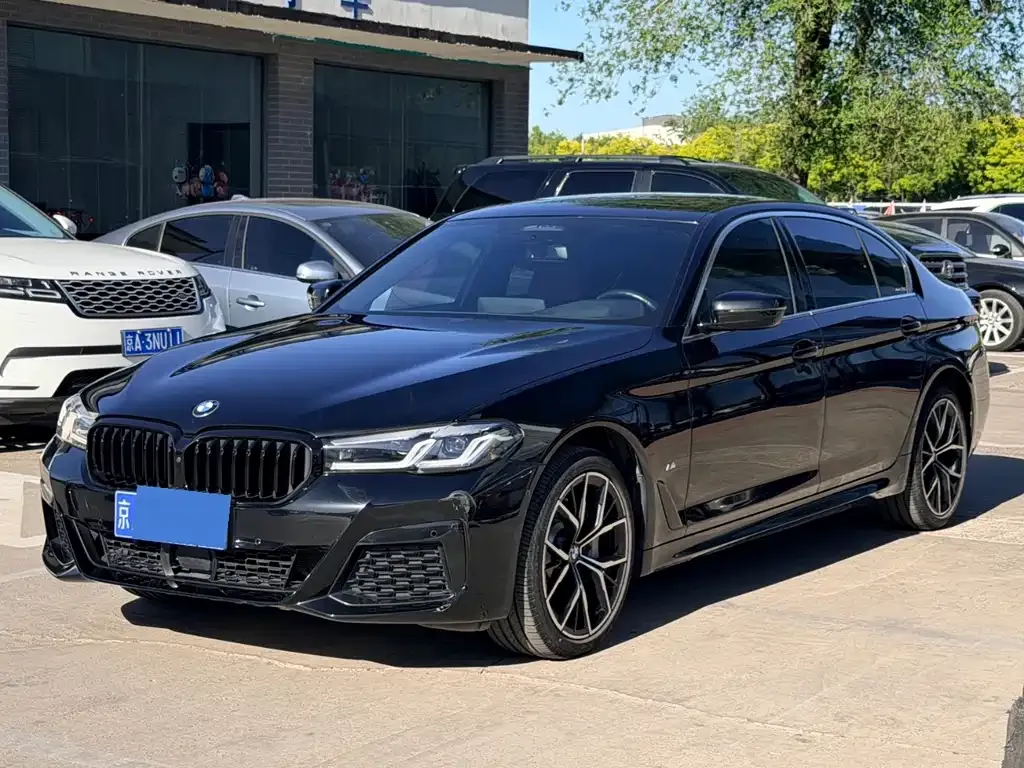 BMW 5 Series — фото 1