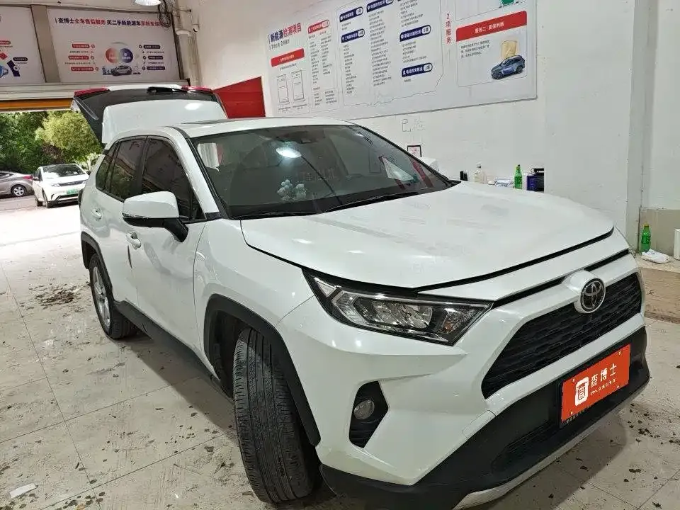 Toyota RAV4 — фото 4
