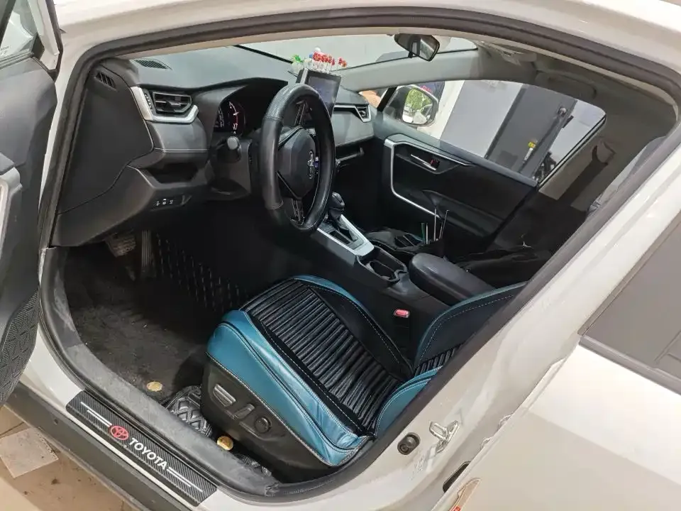 Toyota RAV4 — фото 3