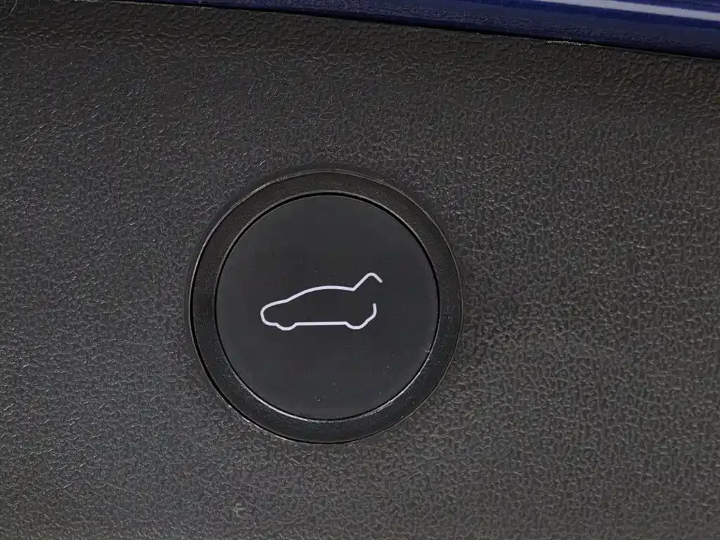 Tesla Model 3 — фото 9