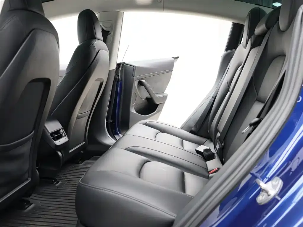 Tesla Model 3 — фото 10