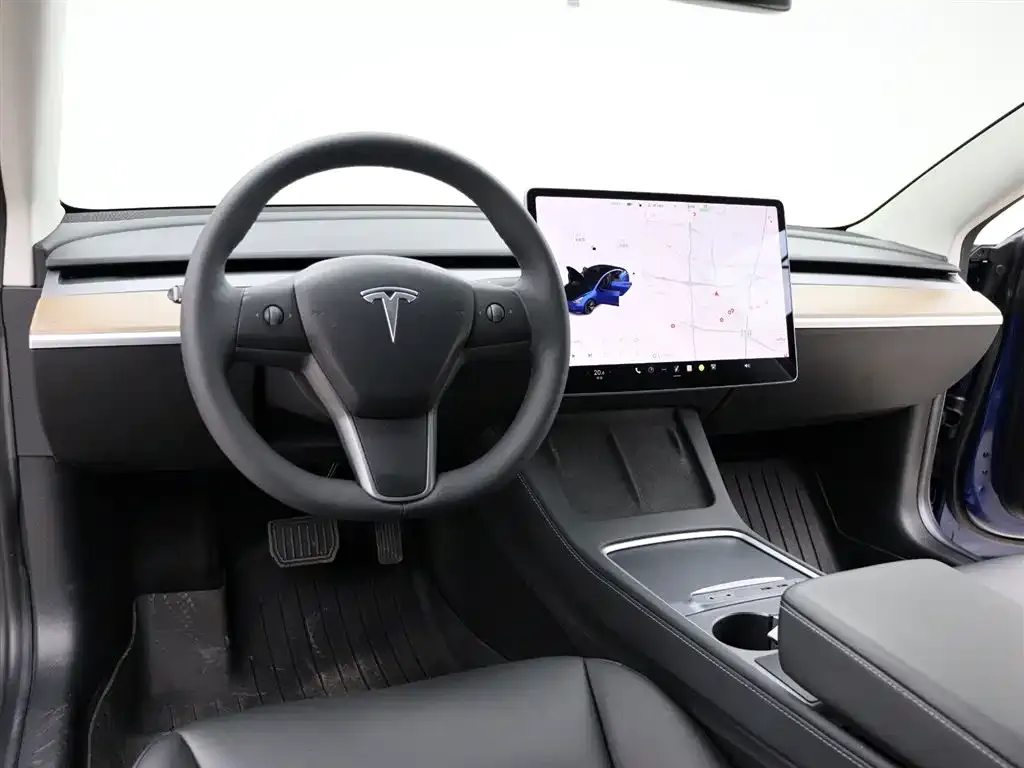 Tesla Model 3 — фото 7