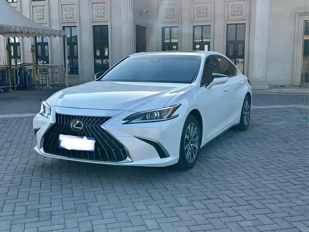 Lexus ES — фото 1