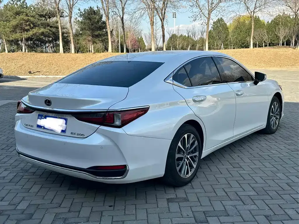 Lexus ES — фото 5