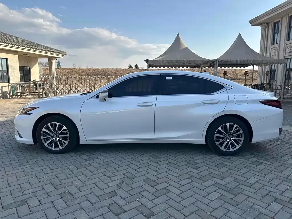 Lexus ES — фото 9