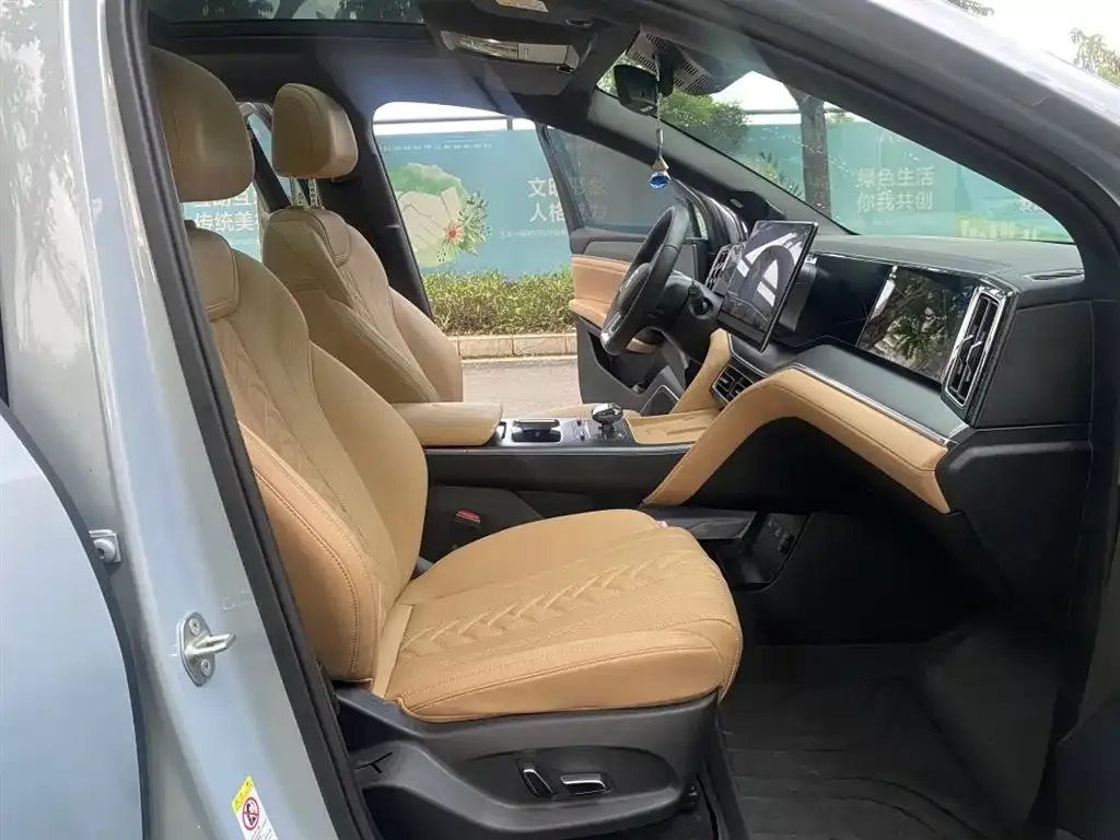 BYD L DM-i — фото 7