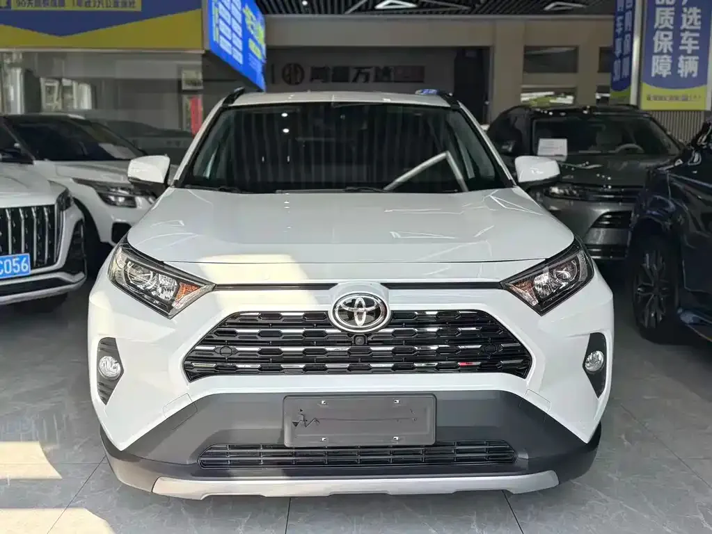 Toyota RAV4 — фото 7